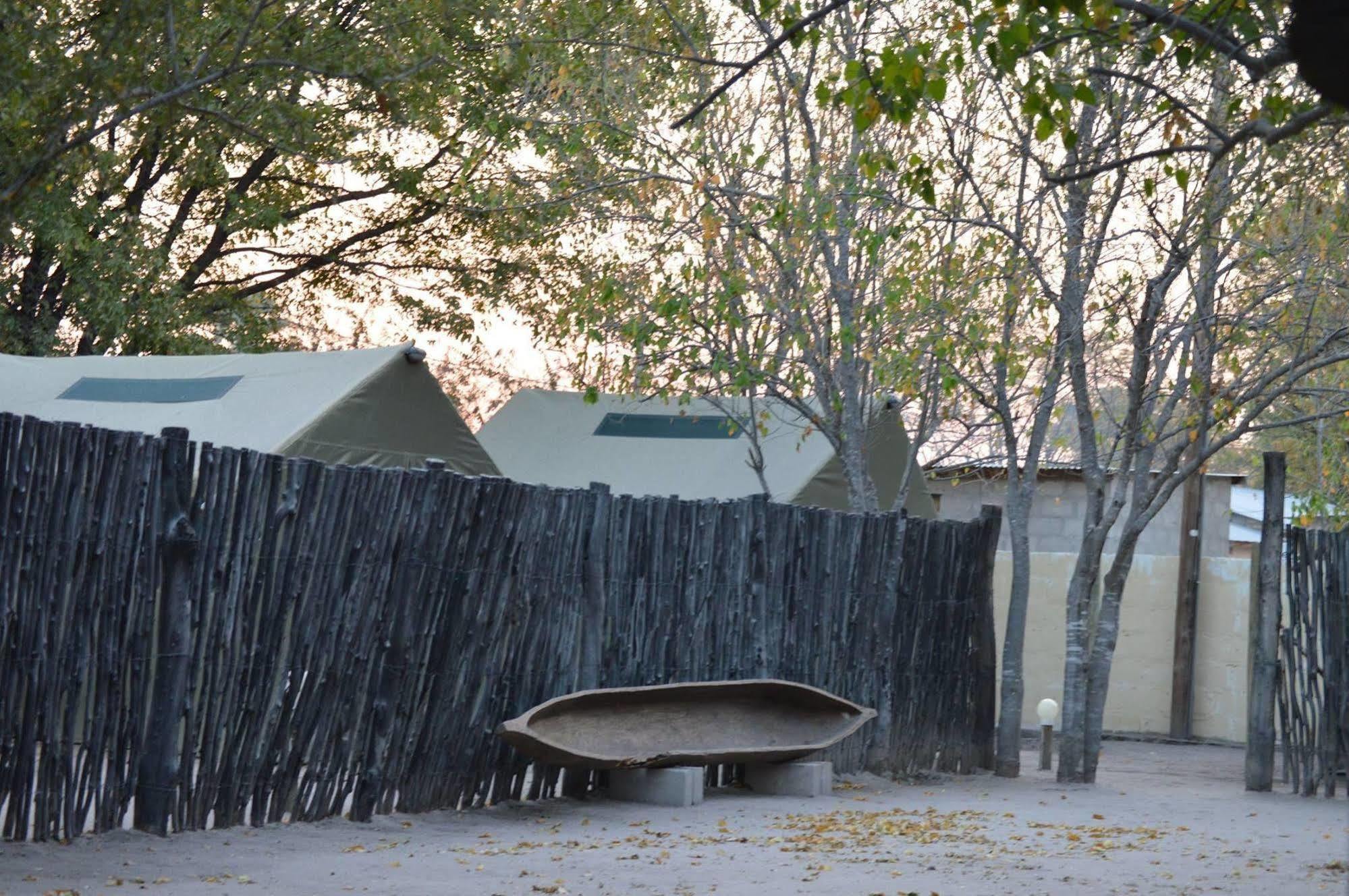 Motsebe Backpackers Hotel Maun Eksteriør billede
